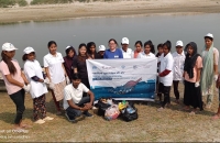 भारतीय वन्य जीव संस्थान के सौजन्य से अयोध्या ग्राम सभा धन्नीपुर सरयू नदी के किनारे प्लास्टिक मुक्त स्वच्छता अभियान चलाया गया