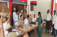 जिलाधिकारी बहराइच डॉ0 दिनेश चंद्र व वरिष्ठ पुलिस अधीक्षक केशव कुमार चौधरी द्वारा थाना पयागपुर पर आयोजित थाना समाधान दिवस पर जनता की समस्याओं को सुना गया