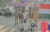 जगदीशपुर पुलिस द्वारा 150 लीटर कच्ची शराब व शराब बनाने के उपकरण के साथ 03 अभियुक्त गिरफ्तार          