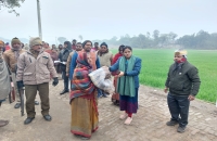 ठंड के दृष्टिगत उपजिलाधिकारी मुसाफिरखाना ने पात्र व्यक्तियों को वितरित किए कंबल।