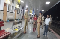 अपर पुलिस अधीक्षक अमेठी द्वारा कस्बा अमेठी में किया गया पैदल गस्त      