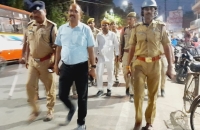 अपर जिलाधिकारी अमेठी व अपर पुलिस अधीक्षक अमेठी द्वारा कस्बा गौरीगंज में किया गया पैदल गस्त      