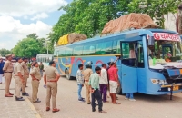 आरटीओ चेकिंग में देर तक  बस रोके जाने से बस में बैठे दो यात्रियों की हुई मौत