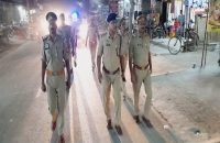 अपर पुलिस अधीक्षक अमेठी द्वारा कस्बा बाजार शुक्ल में किया गया पैदल गस्त      