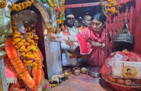 अहोरवा भवानी देवी मंदिर में केन्द्रीय मंत्री अमेठी सांसद स्मृति ईरानी ने किया पूजा अर्चना,जनप्रतिनिधि रहे मौजूद