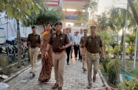 जिलाधिकारी व पुलिस अधीक्षक द्वारा थाना शिवरतनगंज का किया गया आकस्मिक निरीक्षण